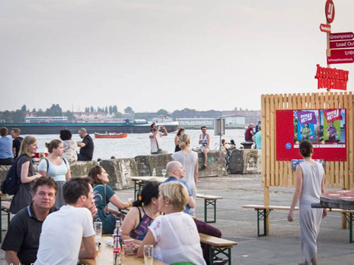 weboverhetij2015festivalterreinfotosaris_th.jpg